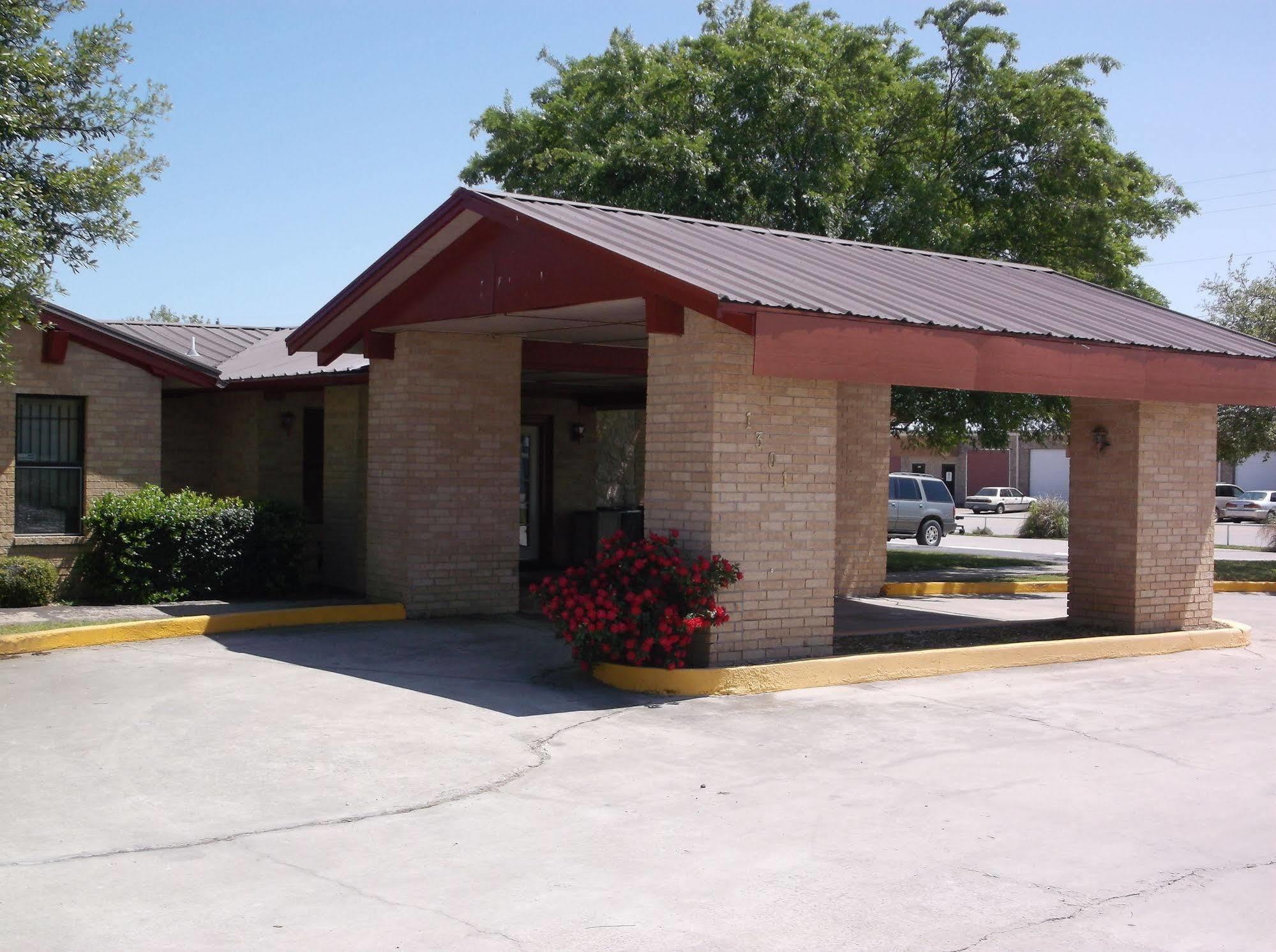 Four Horseman Travel Lodge Pilot Point Exterior foto